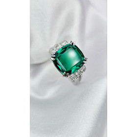 Каблучка із білого золота з діамантами і смарагдом 3,872 ct